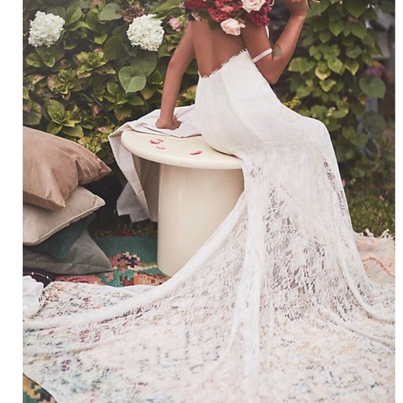 NWT Davids Bridal GALINA  ADD TO WISHLIST Low- Back Soft Lace Wedding Dress - Picture 7 of 8